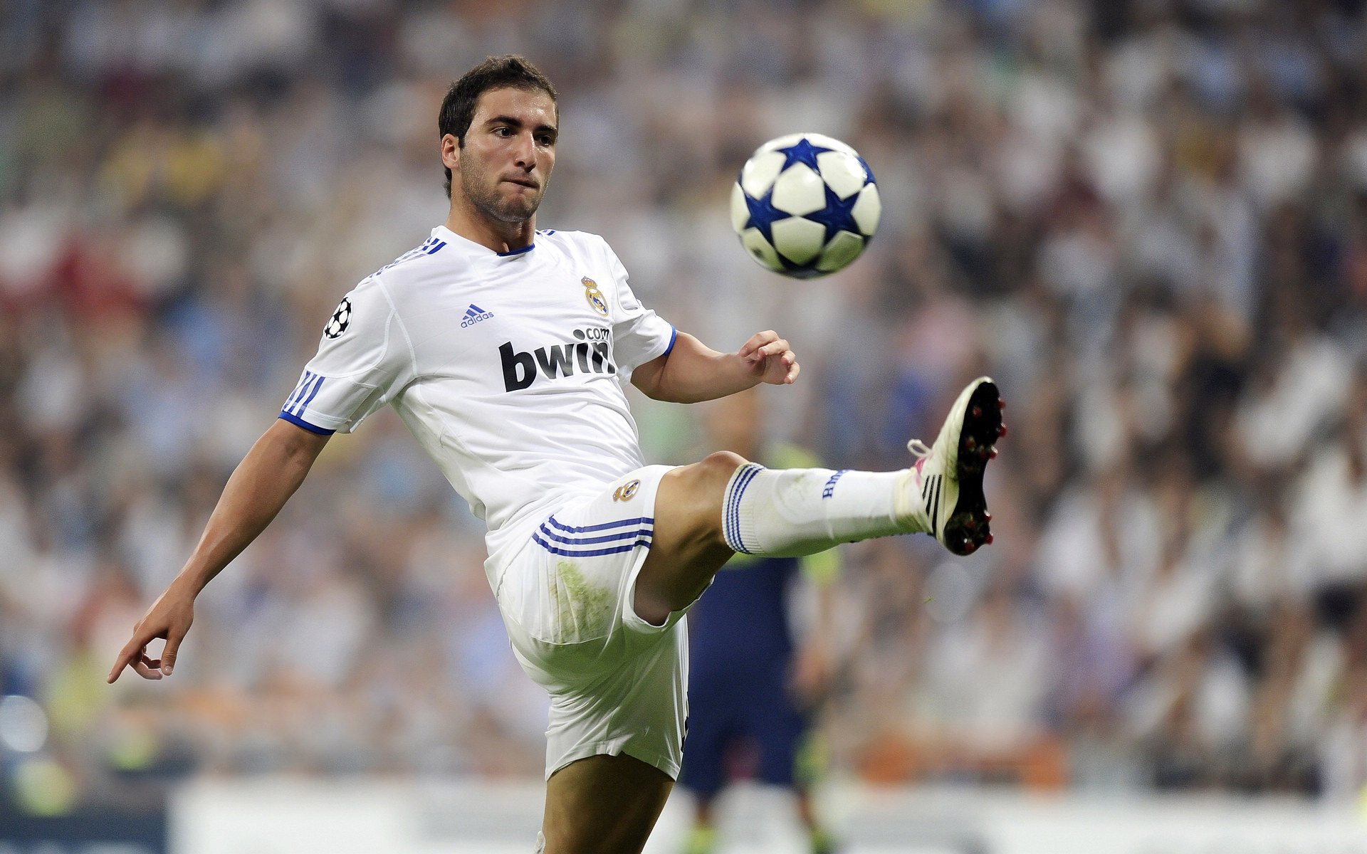 北欧与南美的绿茵对话，当瑞典的钢铁防线遭遇梅西的压力熔炉