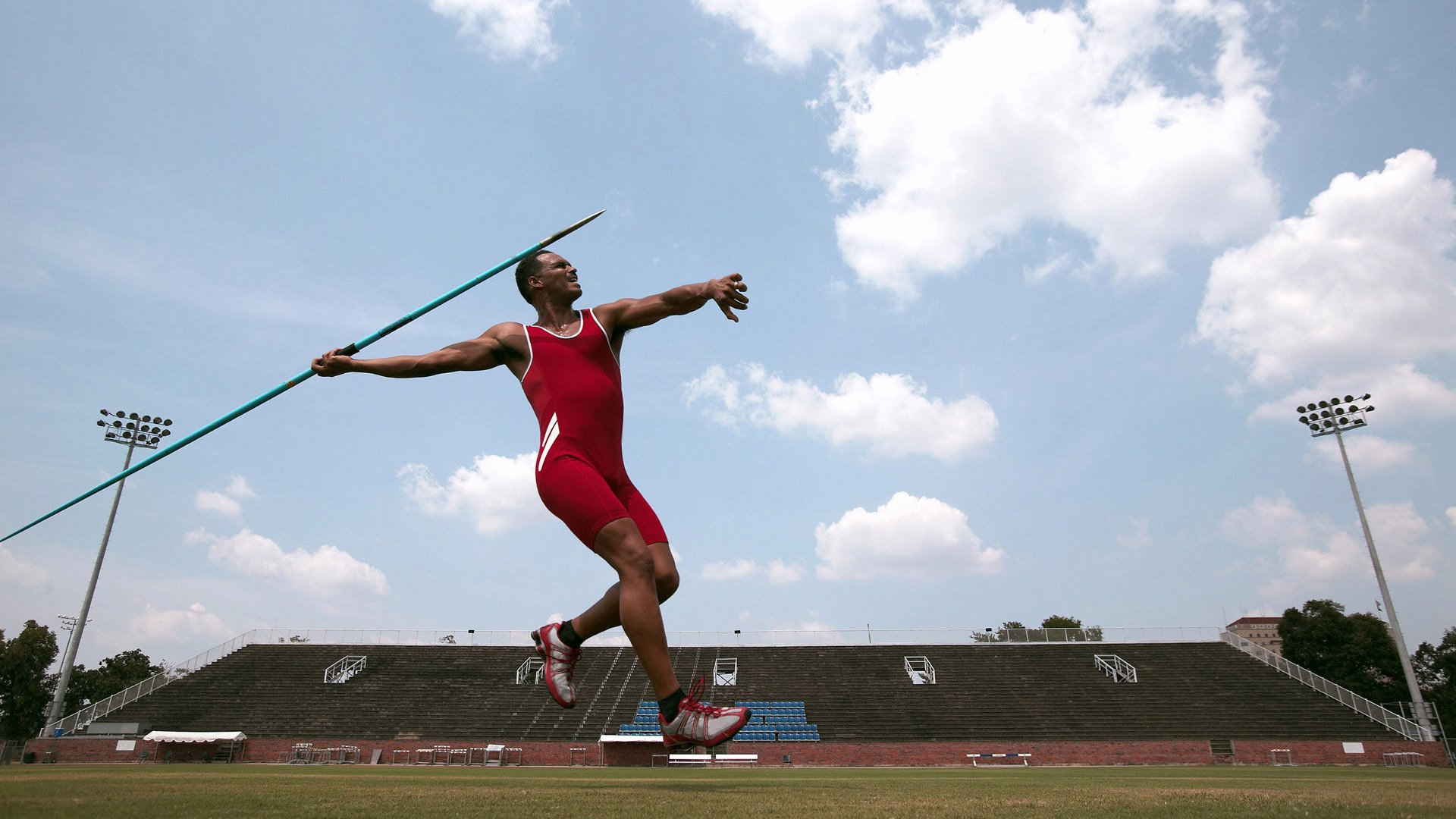 辽宁队横扫雷霆，戈贝尔扛起全队，一场跨越想象的篮球史诗